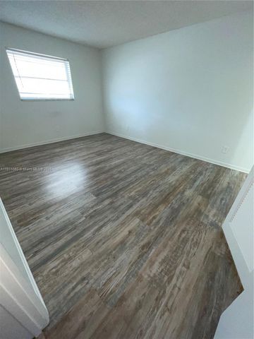 227 Castlewood Dr 102, North Palm Beach, FL 33408