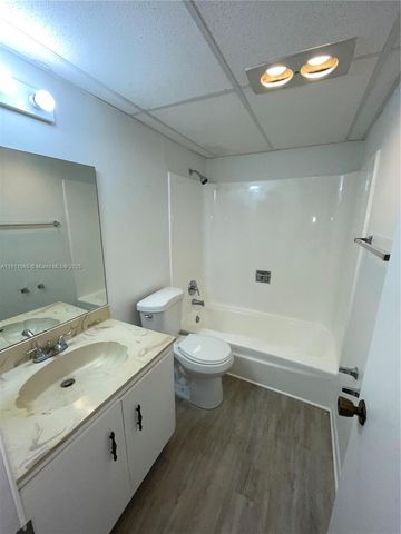 227 Castlewood Dr 102, North Palm Beach, FL 33408