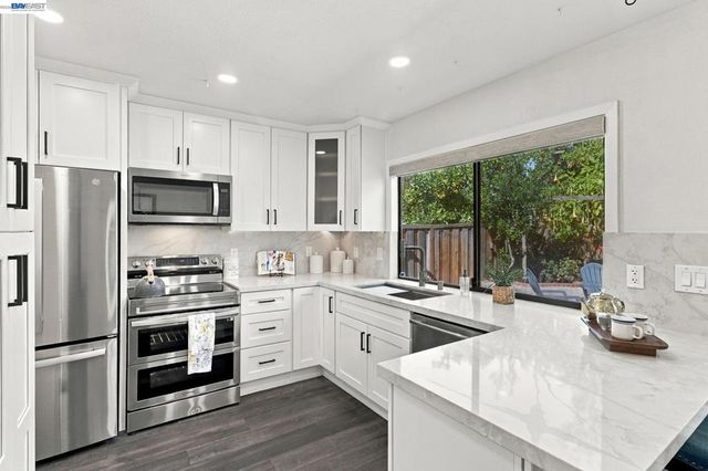 3253 Santa Isabella Ct, Union City, CA 94587
