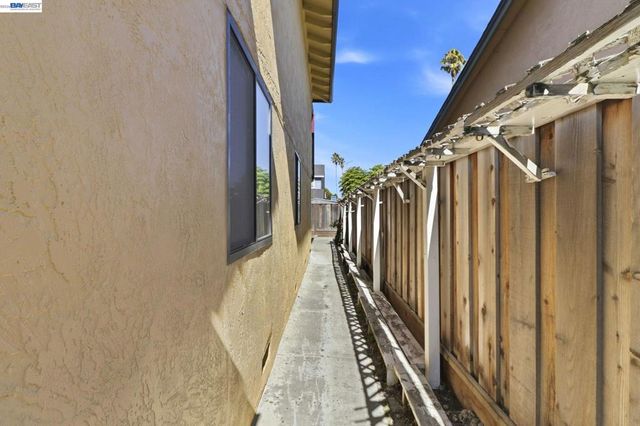 3253 Santa Isabella Ct, Union City, CA 94587