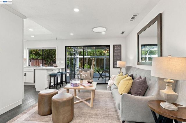 3253 Santa Isabella Ct, Union City, CA 94587