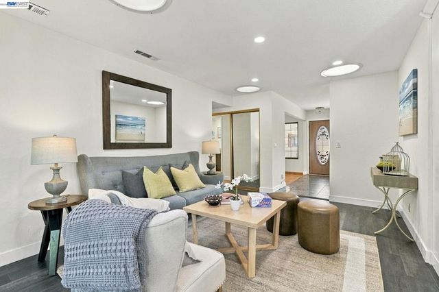 3253 Santa Isabella Ct, Union City, CA 94587