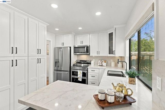 3253 Santa Isabella Ct, Union City, CA 94587