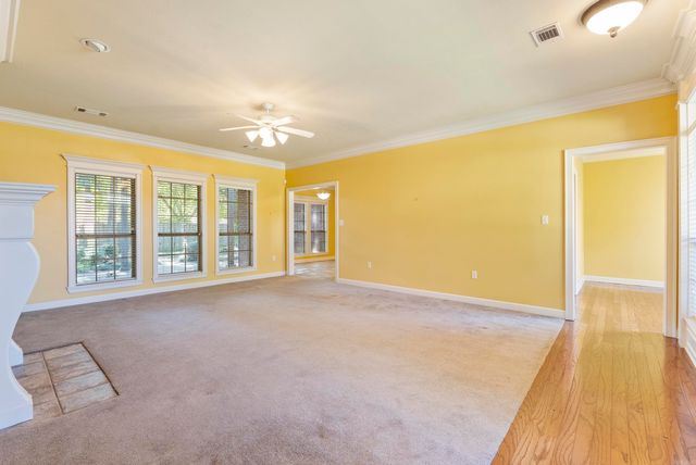 4325 Tree House Dr, Conway, AR 72034