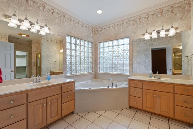 4325 Tree House Dr, Conway, AR 72034