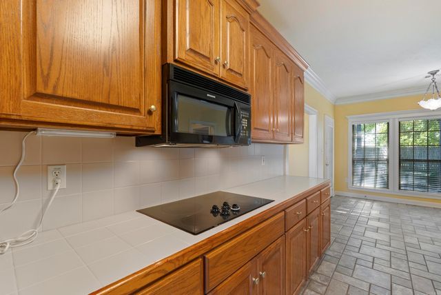 4325 Tree House Dr, Conway, AR 72034