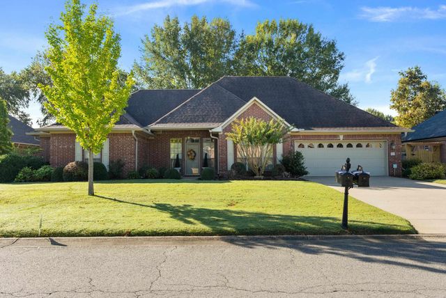 4325 Tree House Dr, Conway, AR 72034