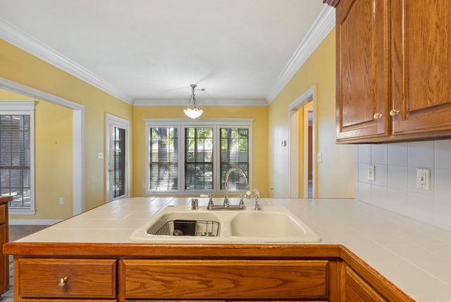 4325 Tree House Dr, Conway, AR 72034