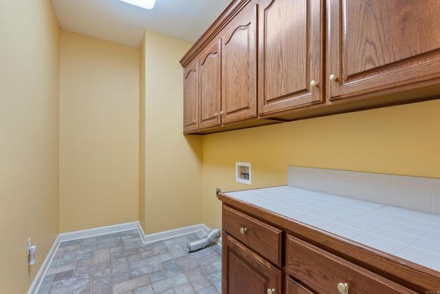 4325 Tree House Dr, Conway, AR 72034