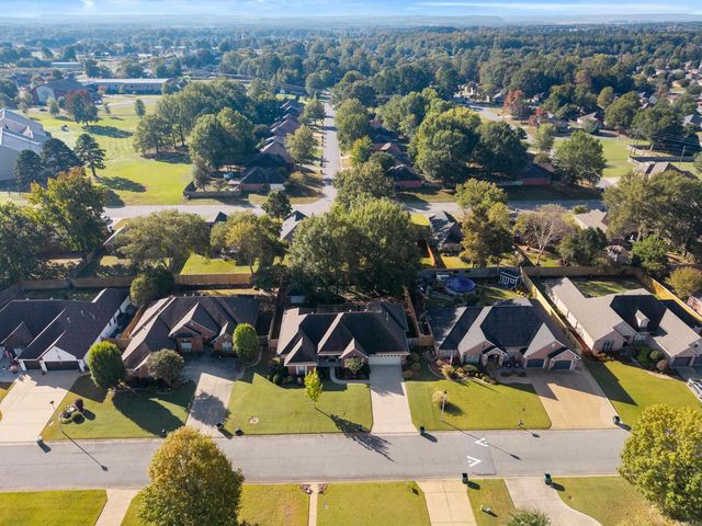 4325 Tree House Dr, Conway, AR 72034