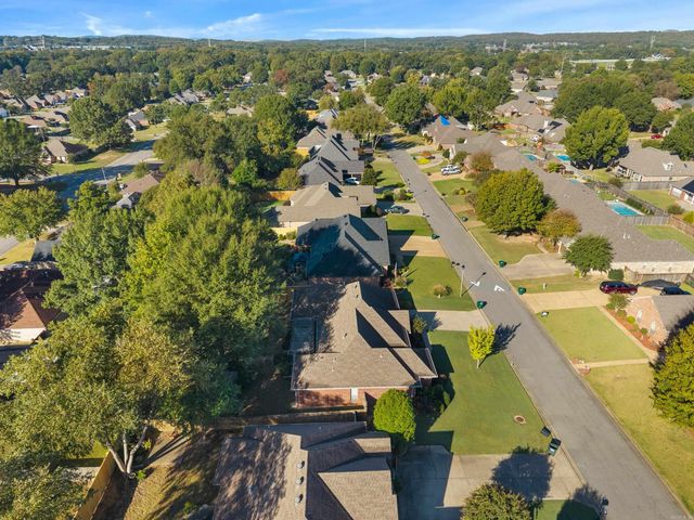 4325 Tree House Dr, Conway, AR 72034