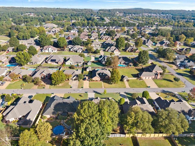 4325 Tree House Dr, Conway, AR 72034