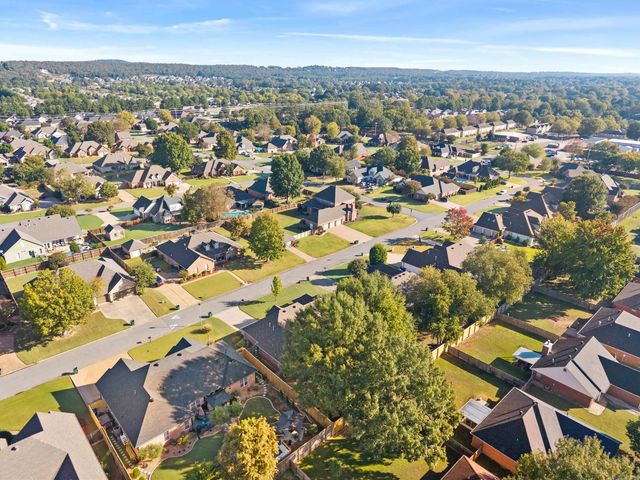 4325 Tree House Dr, Conway, AR 72034