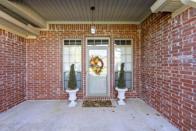 4325 Tree House Dr, Conway, AR 72034