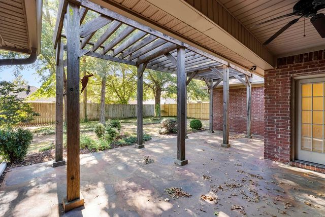 4325 Tree House Dr, Conway, AR 72034