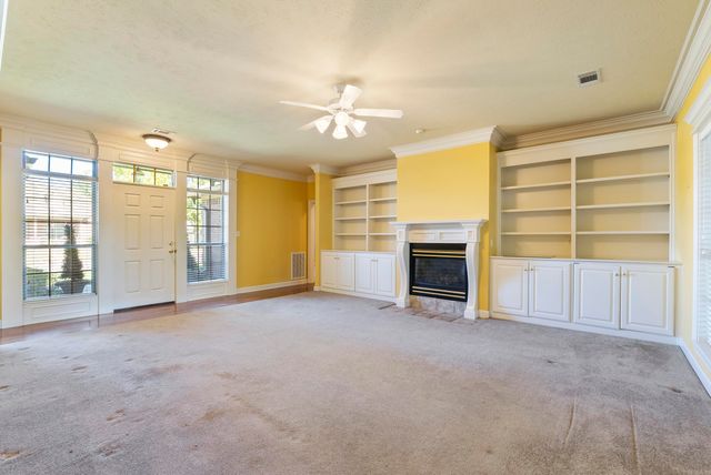 4325 Tree House Dr, Conway, AR 72034