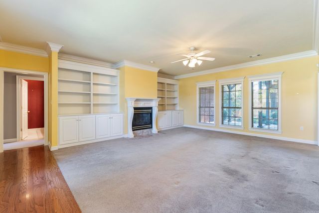 4325 Tree House Dr, Conway, AR 72034