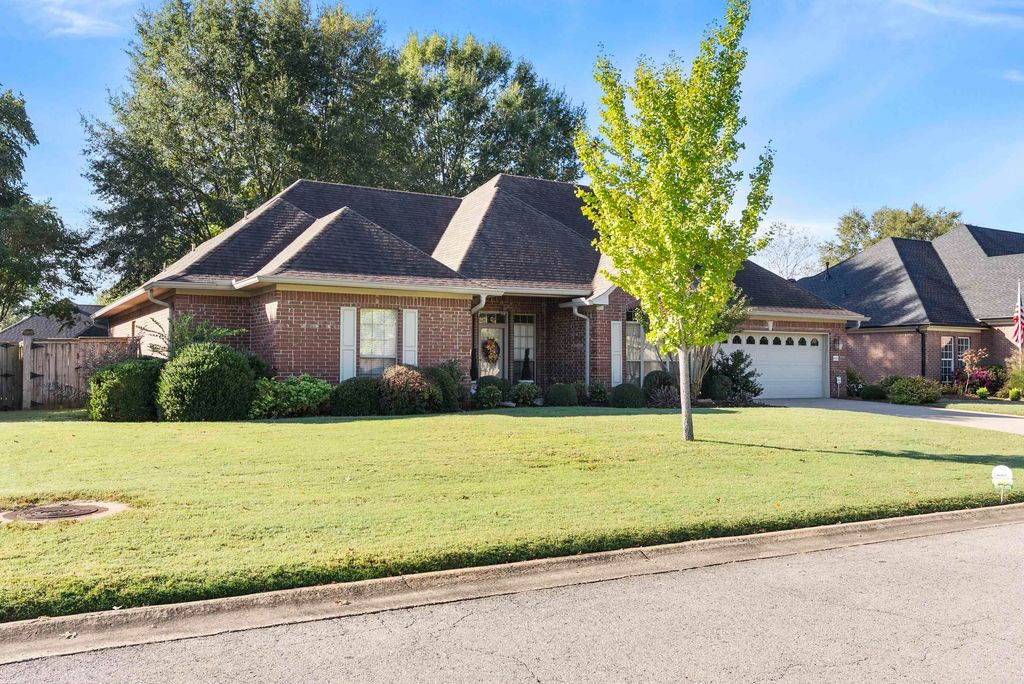 4325 Tree House Dr, Conway, AR 72034