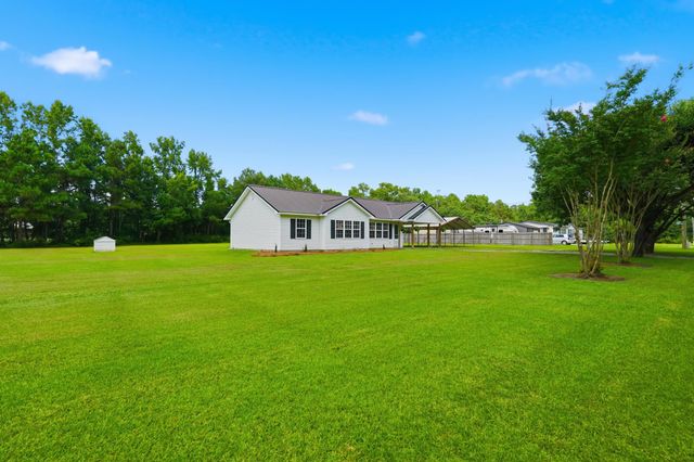 3298 Bakersfield Rd., Loris, SC 29569