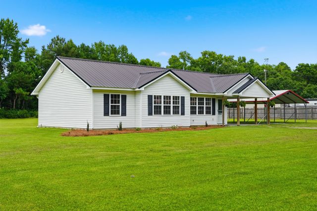 3298 Bakersfield Rd., Loris, SC 29569