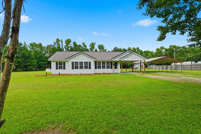 3298 Bakersfield Rd., Loris, SC 29569