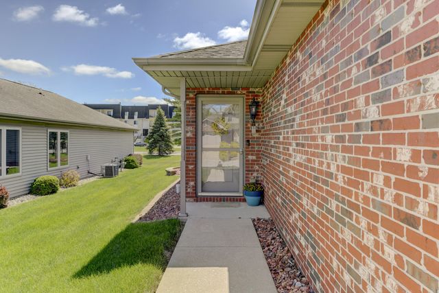 307 Deertrail Lane, Schererville, IN 46375