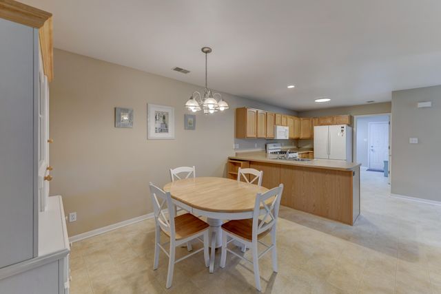 307 Deertrail Lane, Schererville, IN 46375