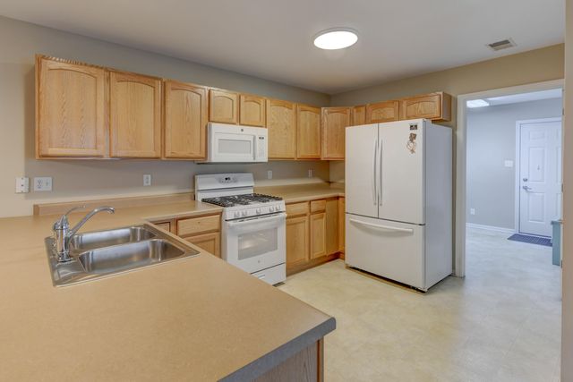 307 Deertrail Lane, Schererville, IN 46375