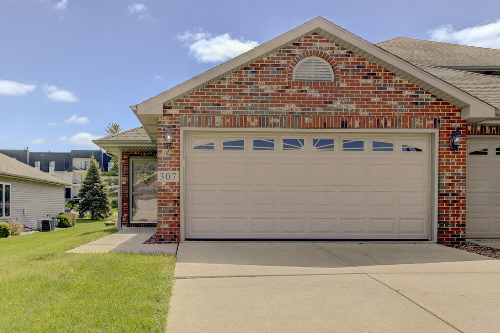 307 Deertrail Lane, Schererville, IN 46375