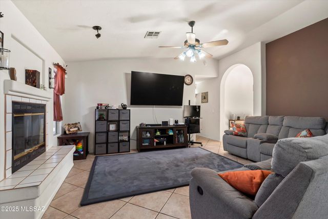 8895 E Desert Aire Street, Tucson, AZ 85730