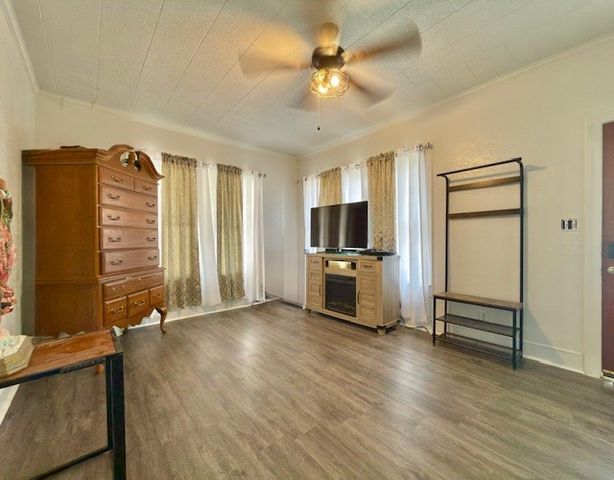 410 S Avenue E, Clifton, TX 76634