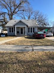 410 S Avenue E, Clifton, TX 76634