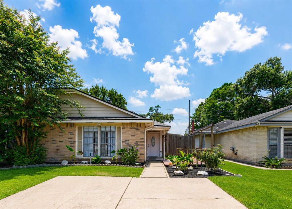 15915 Oakendell Drive, Houston, TX 77084