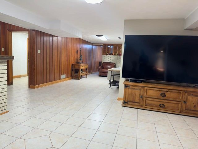 2256 W 57th Place, Merrillville, IN 46410