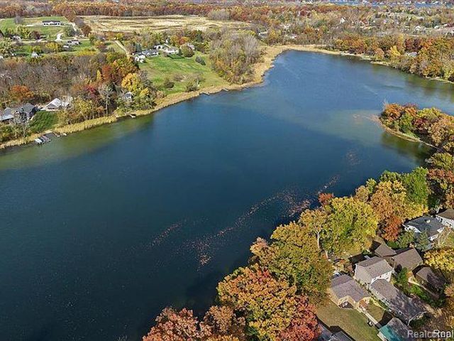3386 Horrell Court, Fenton Charter Township, MI 48430
