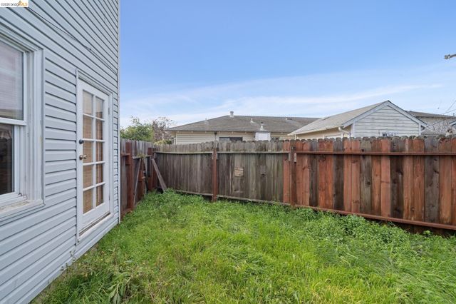 137 Collins St, Richmond, CA 94801