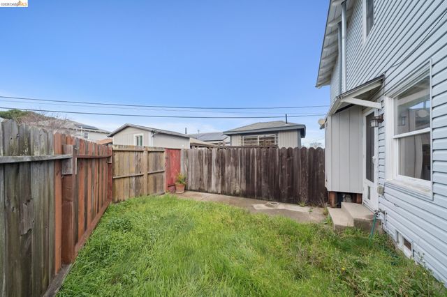 137 Collins St, Richmond, CA 94801