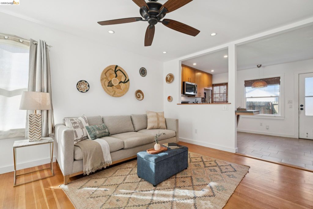 137 Collins St, Richmond, CA 94801