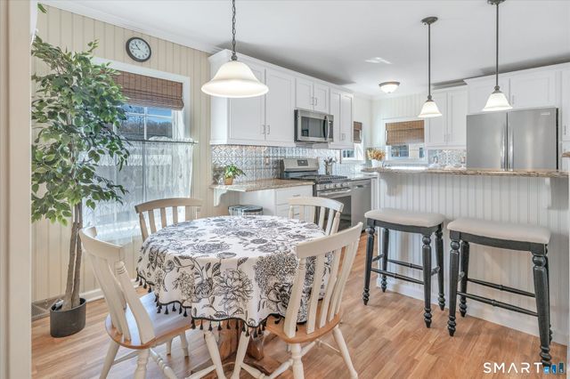 8 Woodland Park, Shelton, CT 06484