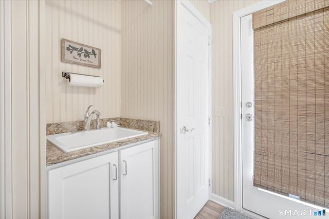 8 Woodland Park, Shelton, CT 06484