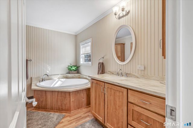 8 Woodland Park, Shelton, CT 06484