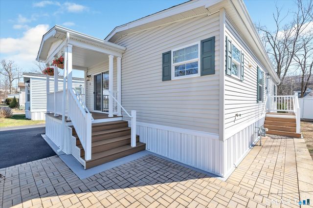 8 Woodland Park, Shelton, CT 06484