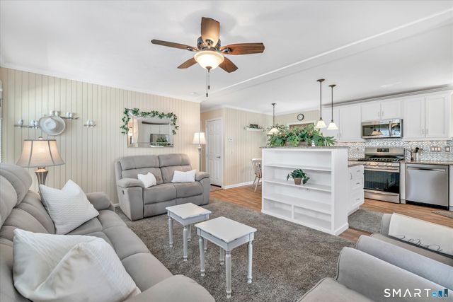 8 Woodland Park, Shelton, CT 06484