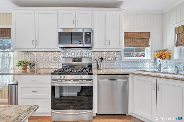 8 Woodland Park, Shelton, CT 06484