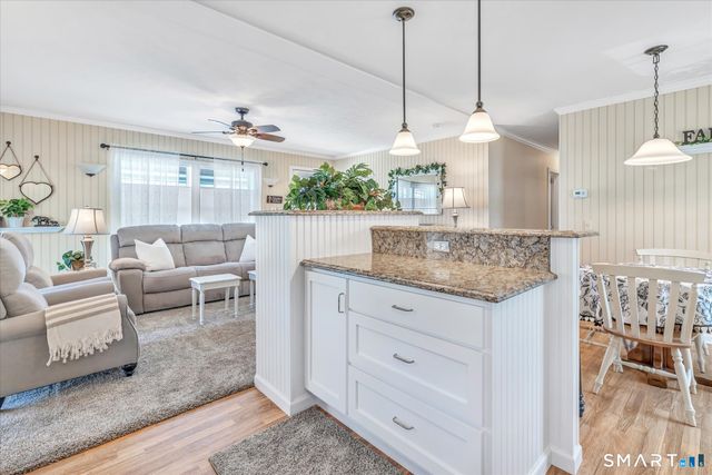 8 Woodland Park, Shelton, CT 06484