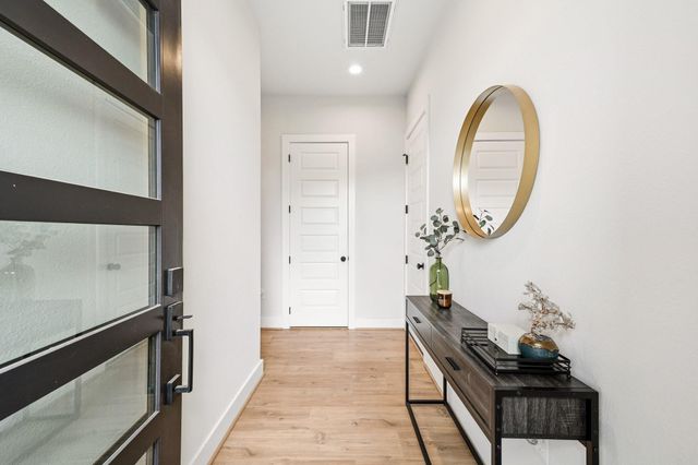 1309 Noble Street, Houston, TX 77009