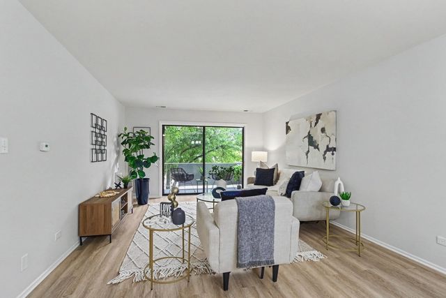 3300 N Carriageway Drive 216, Arlington Heights, IL 60004