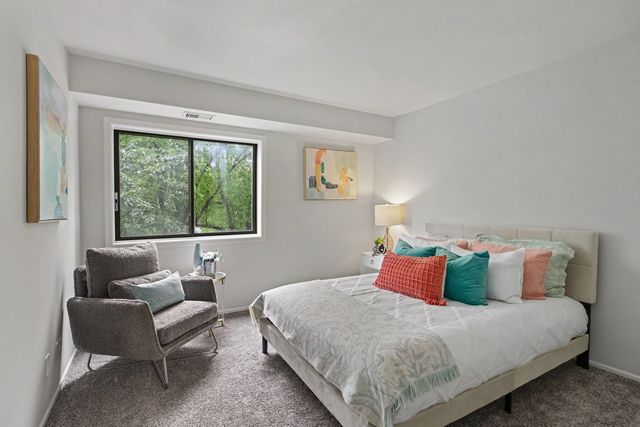 3300 N Carriageway Drive 216, Arlington Heights, IL 60004