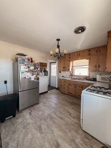 3302 12th Avenue SW, Cedar Rapids, IA 52404