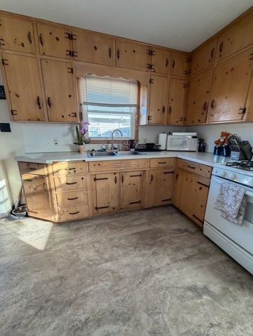 3302 12th Avenue SW, Cedar Rapids, IA 52404